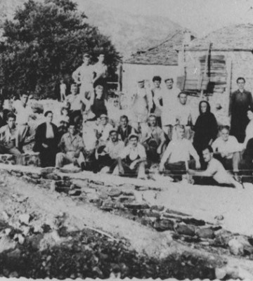 Η πλατεία του χωριού προπολεμικά