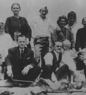 Γιορτάζοντας το Πάσχα στα Λιόσια 1960