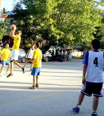 Η ομάδα μπάσκετ σε αγώνα με την Δροσοπηγή-Αύγουστος 2007