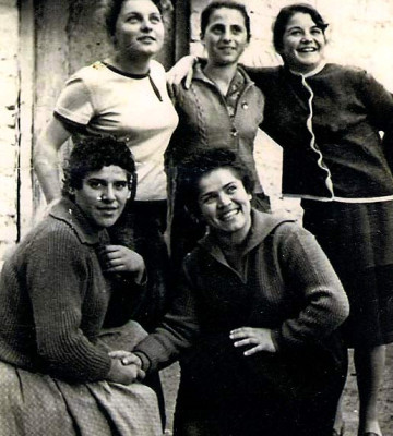 Ειρήνη Αχ. Γελαδάρη (μέση) Δέσποινα Νάκου (κάτω αριστερά)